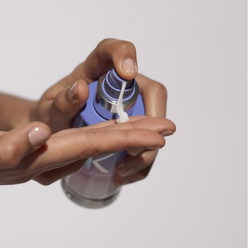Serum Cicanuit Product in Hand new
